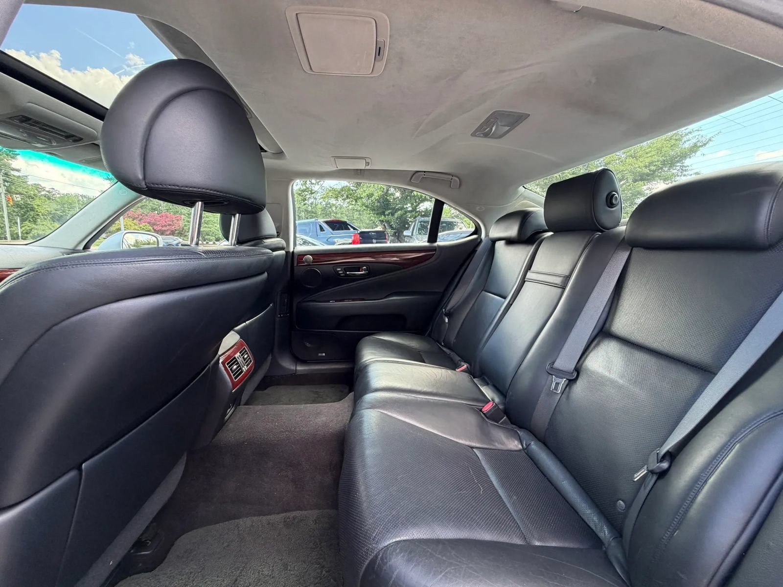 Used 2007 Lexus LS 460 L w/ Luxury Pkg RWD image 25