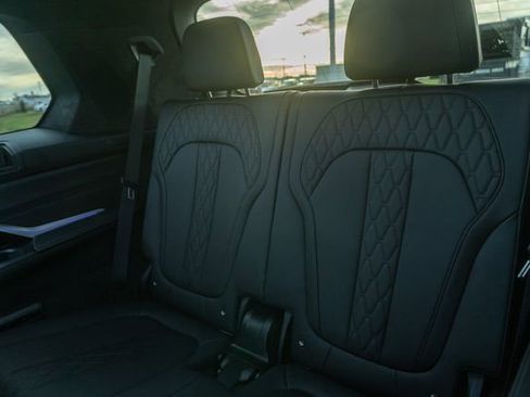 Used 2022 BMW X7 M50i w/ Dynamic Handling Package image 17