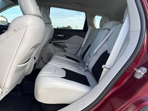 Used 2021 Jeep Cherokee Latitude Plus AWD/4WD image 9