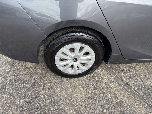 Used 2022 Toyota Prius L Eco image 32