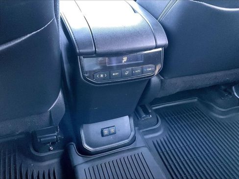 Used 2021 Toyota Highlander XSE AWD/4WD image 29