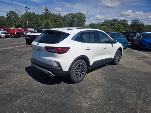 Certified 2026 Ford Escape SE FWD image 5