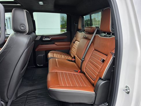 Used 2024 GMC Sierra 1500 Denali Ultimate AWD/4WD image 11