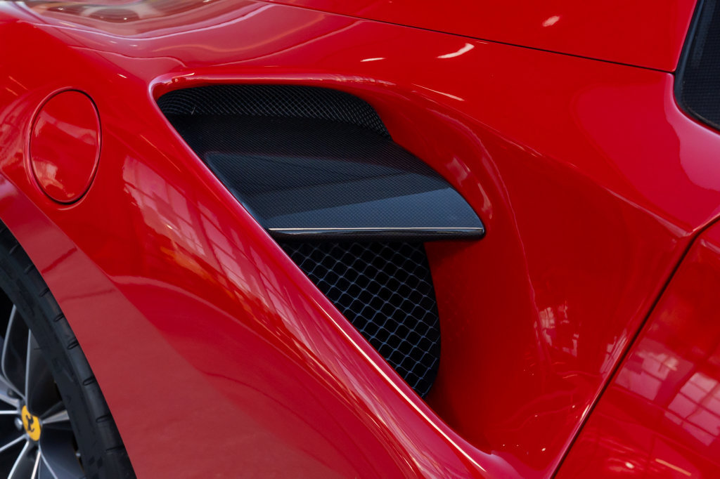 Used 2018 Ferrari 488 Spider RWD image 33
