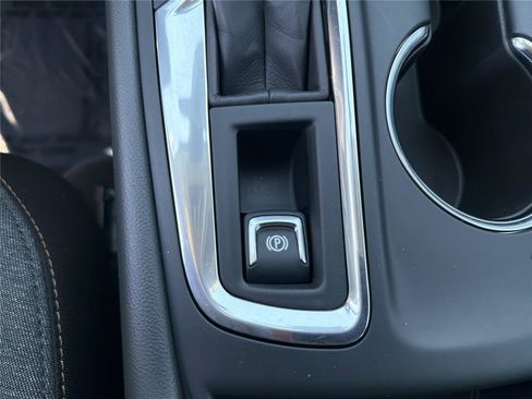 Used 2023 Chevrolet Equinox LT AWD/4WD image 11