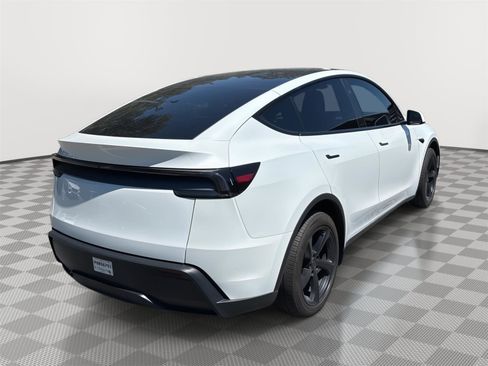 Used 2026 Tesla Model Y 2WD image 2