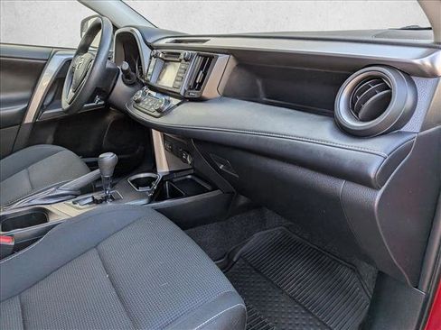 Used 2018 Toyota RAV4 LE image 19