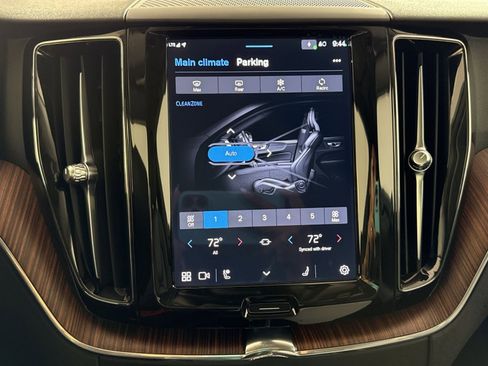 Used 2024 Volvo XC60 B5 Plus w/ Climate Package image 21