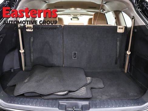 Used 2021 Toyota Highlander XLE AWD/4WD image 9