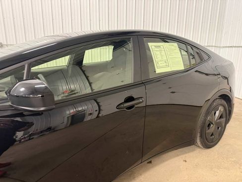 Used 2025 Toyota Prius LE AWD/4WD image 7