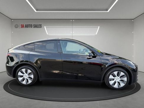 Used 2023 Tesla Model Y Long Range AWD/4WD image 6