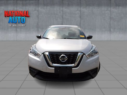 Used 2020 Nissan Kicks S FWD image 2