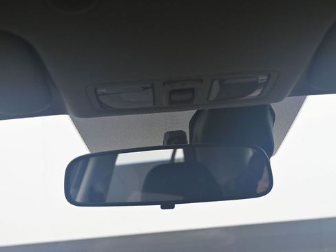 Used 2025 Hyundai Venue SEL image 35