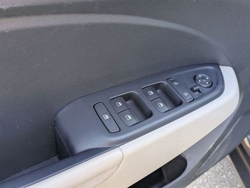 Certified 2025 Hyundai Venue Limited FWD image 12