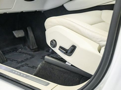 Certified 2022 Volvo XC90 T5 Momentum AWD/4WD image 26