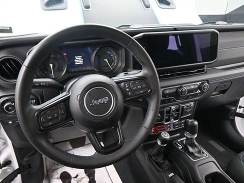 Used 2024 Jeep Wrangler Unlimited Rubicon 4xe AWD/4WD image 27