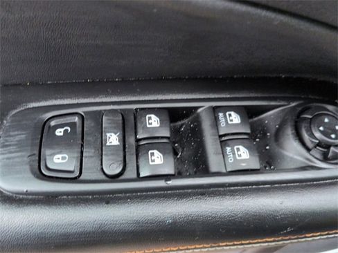 Certified 2019 Jeep Compass Latitude w/ Cold Weather Group image 15