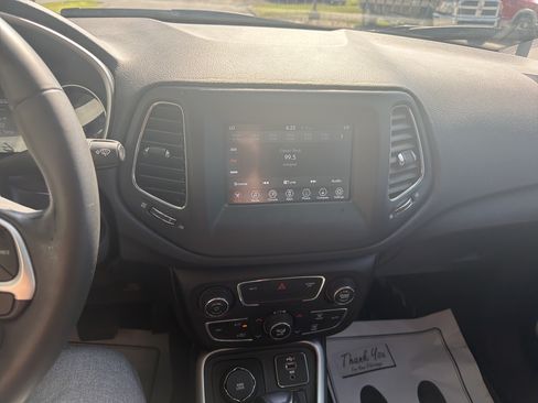 Used 2021 Jeep Compass Latitude AWD/4WD image 24