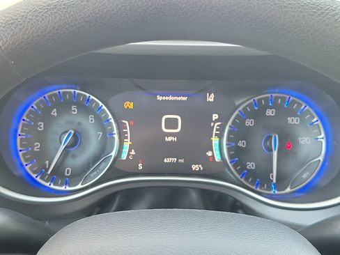 Used 2020 Chrysler Pacifica Touring w/ Advanced Safetytec Group FWD image 19
