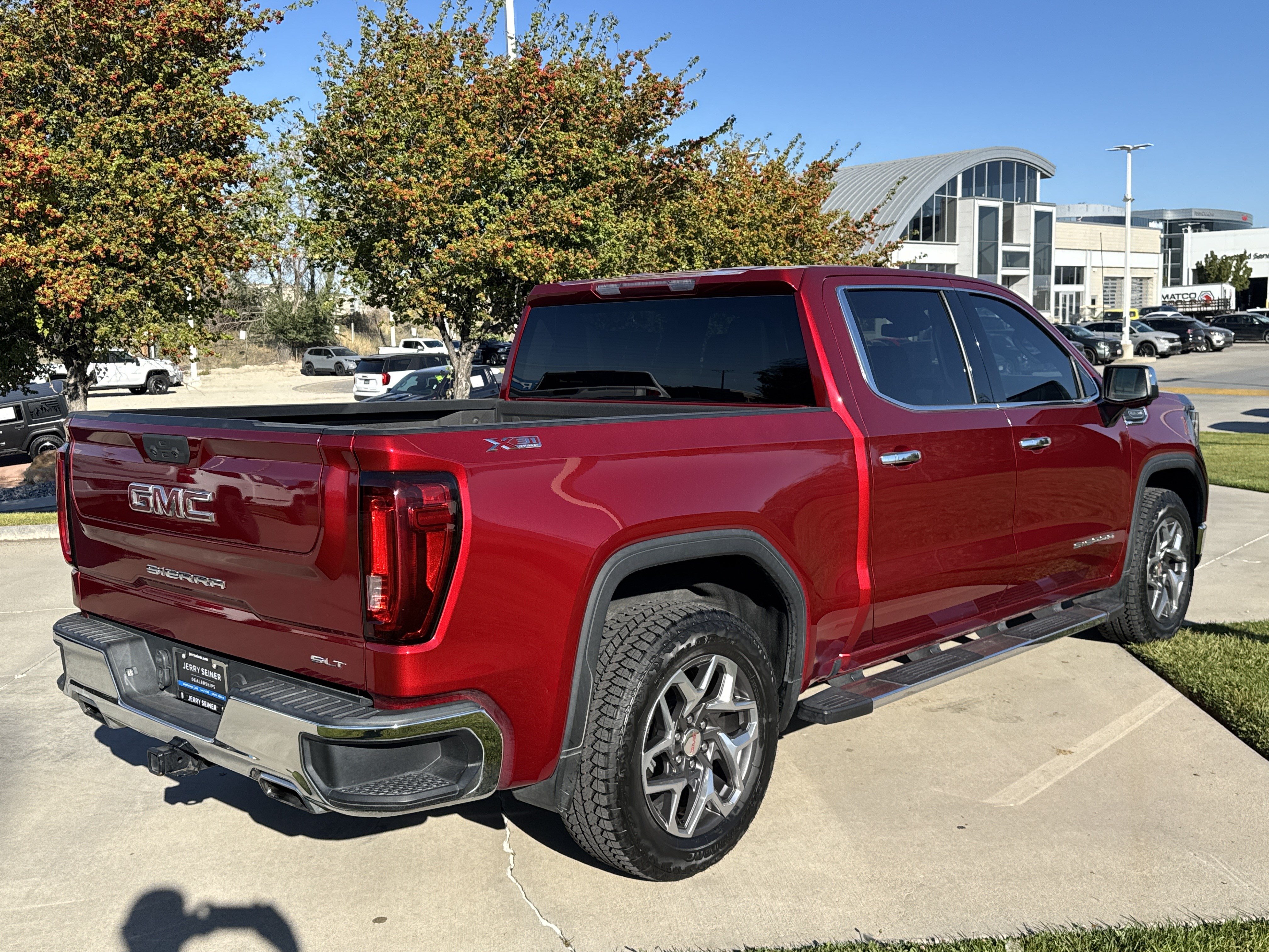Used 2022 GMC Sierra 1500 SLT w/ SLT Convenience Package AWD/4WD image 5