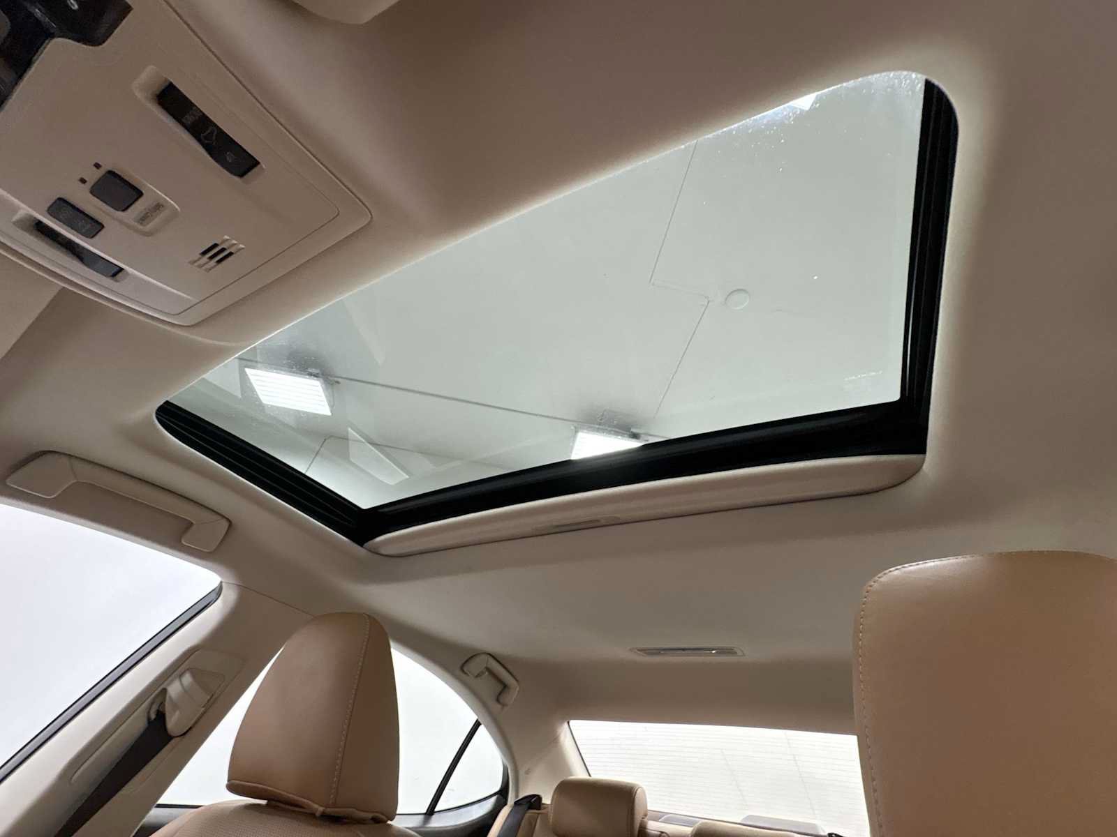 Used 2016 Lexus ES 300h w/ Luxury Package w/Wood Trim FWD image 24