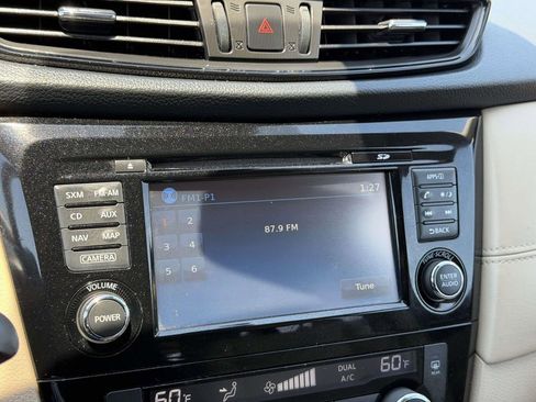 Used 2017 Nissan Rogue SL AWD/4WD image 3