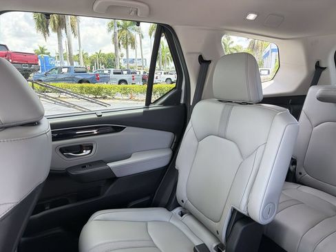 Used 2023 Honda Pilot EX-L image 11