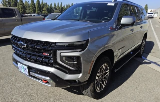 Used 2025 Chevrolet Suburban Z71 AWD/4WD image 3
