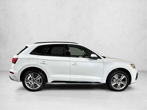 Used 2025 Audi Q5 2.0T Premium w/ Convenience Plus Package AWD/4WD image 4