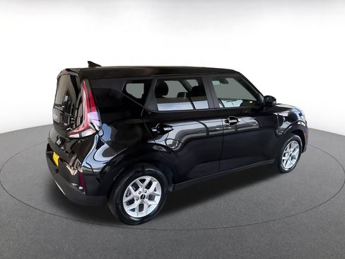 Used 2025 Kia Soul LX w/ LX Technology Package FWD image 15