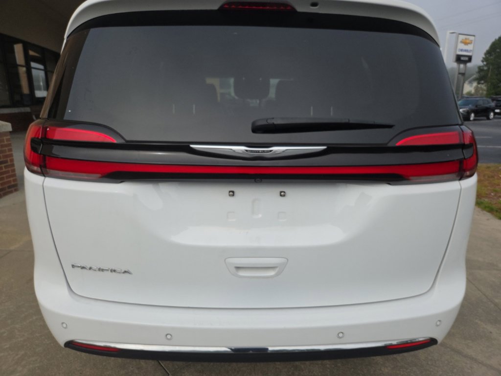 Used 2024 Chrysler Pacifica Touring-L FWD image 14