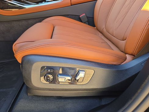 New 2026 BMW X7 M60i image 17