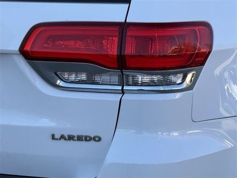 Used 2018 Jeep Grand Cherokee Laredo image 6