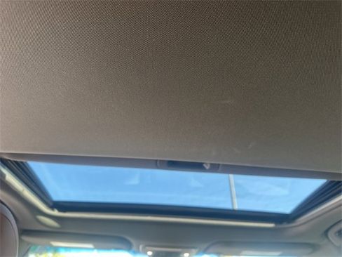 Used 2022 Toyota Avalon Limited image 15