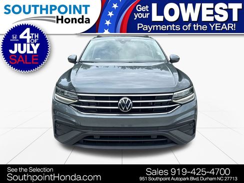 Used 2022 Volkswagen Tiguan SE AWD/4WD image 2
