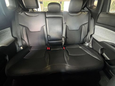 Used 2025 Jeep Compass Latitude AWD/4WD image 38