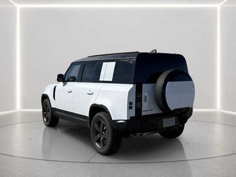 Used 2026 Land Rover Defender 110 S AWD/4WD image 3
