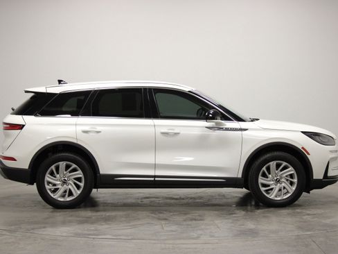 Used 2024 Lincoln Corsair FWD image 9