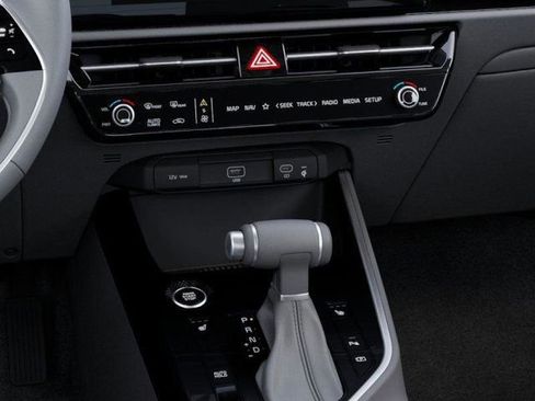 New 2025 Kia Niro EX image 24