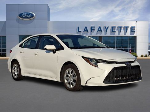 Used 2022 Toyota Corolla LE image 1