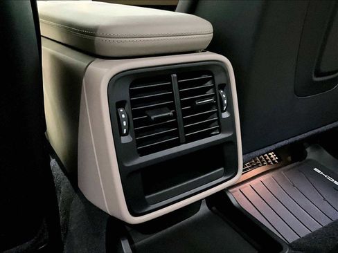 Used 2025 Porsche Taycan image 30