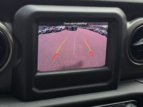Used 2018 Jeep Wrangler Unlimited Sport S AWD/4WD image 9