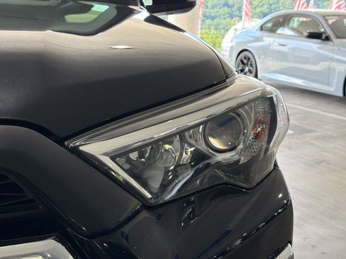 Used 2019 Toyota 4Runner Limited AWD/4WD image 9