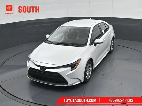 Used 2026 Toyota Corolla LE FWD image 47