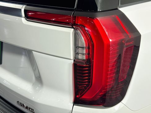 Used 2025 GMC Yukon XL Denali RWD image 31