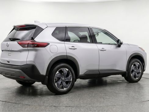 Used 2025 Nissan Rogue SV FWD image 9