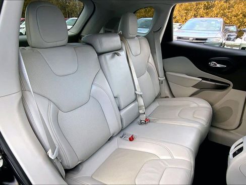 Used 2020 Jeep Cherokee Limited image 20