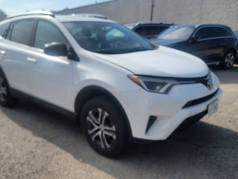 Used 2016 Toyota RAV4 LE FWD image 2