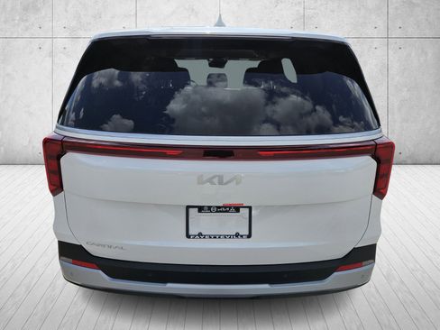 New 2026 Kia Carnival image 6