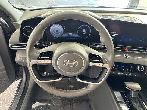 Used 2025 Hyundai Elantra SEL FWD image 14
